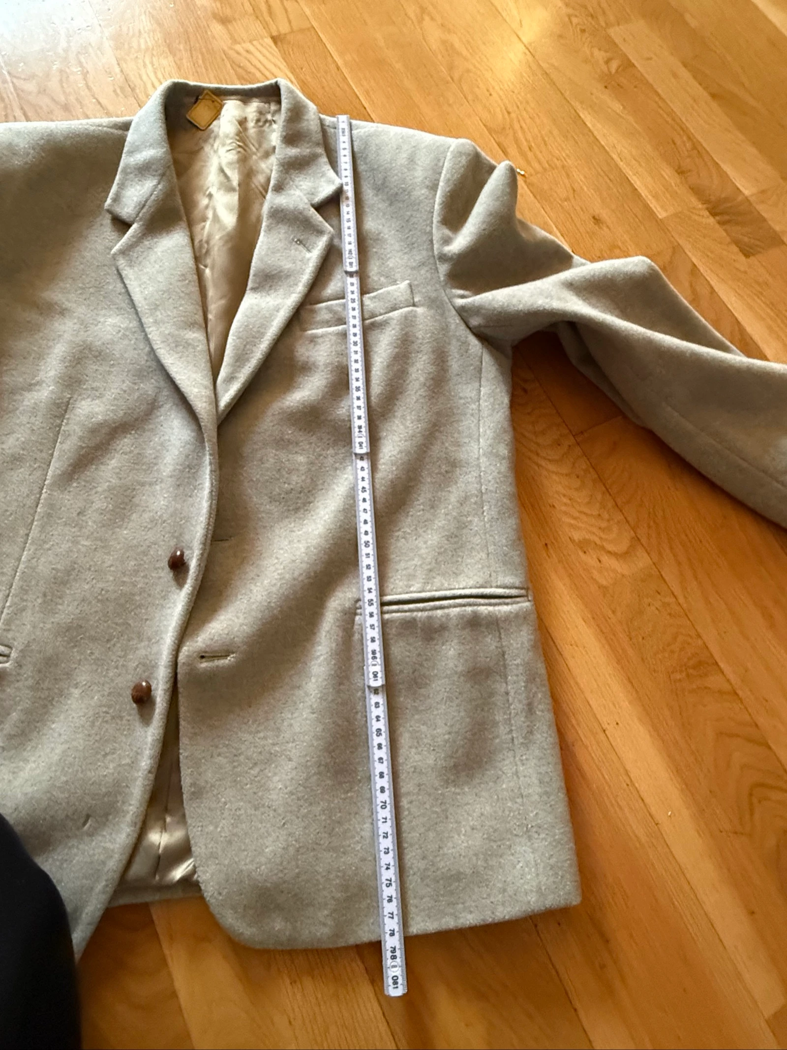 Chaqueta vintage, talla 52 italiana, nunca usada. Los bolsillos delanteros todavía están cosidos, sin embargo, hay algunas imperfecciones – photo 13